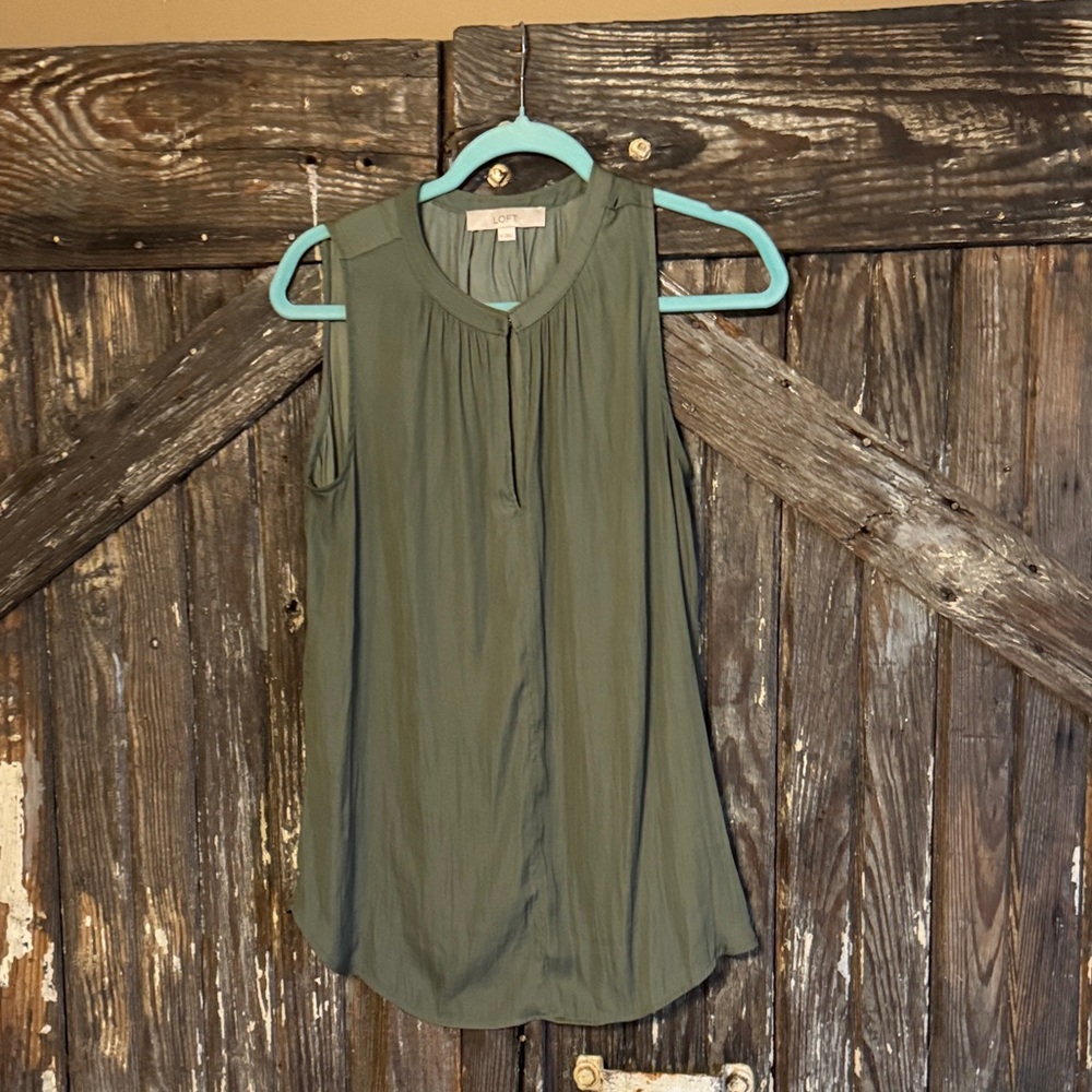LOFT Green Sleeveless Blouse
